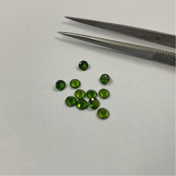 chrome diopside faceted round