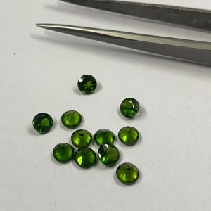 natural chrome diopside faceted round